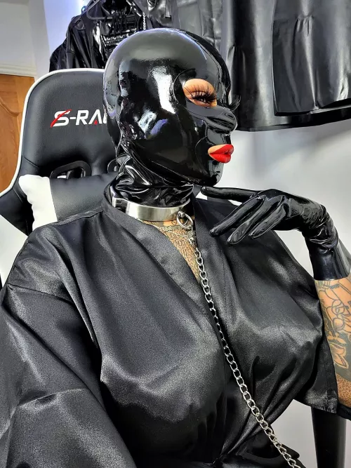 DOLLIE - SHINY LATEX HOOD, GLOVES AND SILK ROBE by -DOLLIE