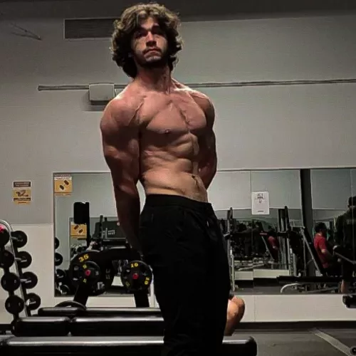 Dominant male bodybuilder with a huge 🍆, if you like what you see, you'll love my øñly fãñs 😈 by tyler__white