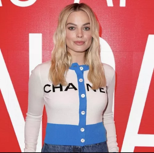 Dominate me as Margot Robbie and make me beg you to cum by Dale2487