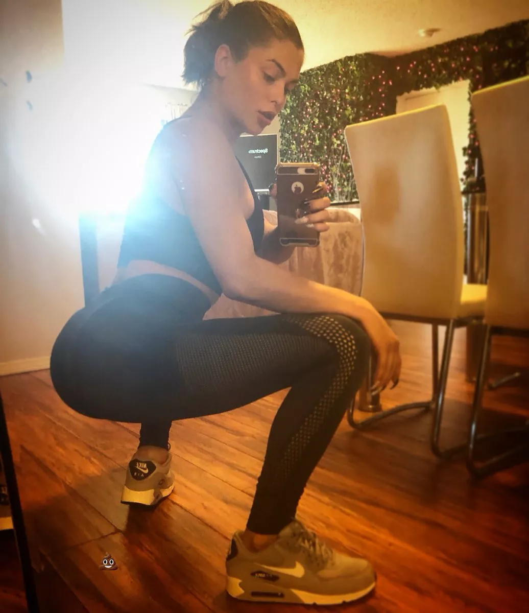Domino Presley in YogaPants posted by 1001happynights
