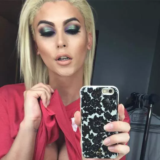 Domino Presley Selfie posted by 1001happynights