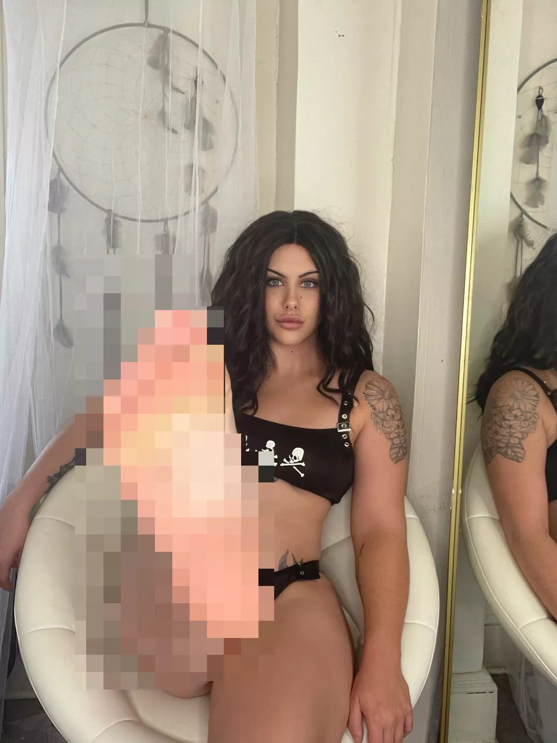 [domme] beta bitches don’t even deserve to see My feet uncensored. posted by daisy0407