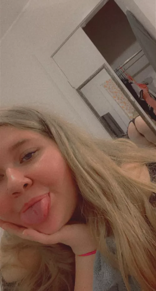 [domme] i just want to bend you over and fuck you like the bitch you are but do you even deserve that? by gothicslutposii