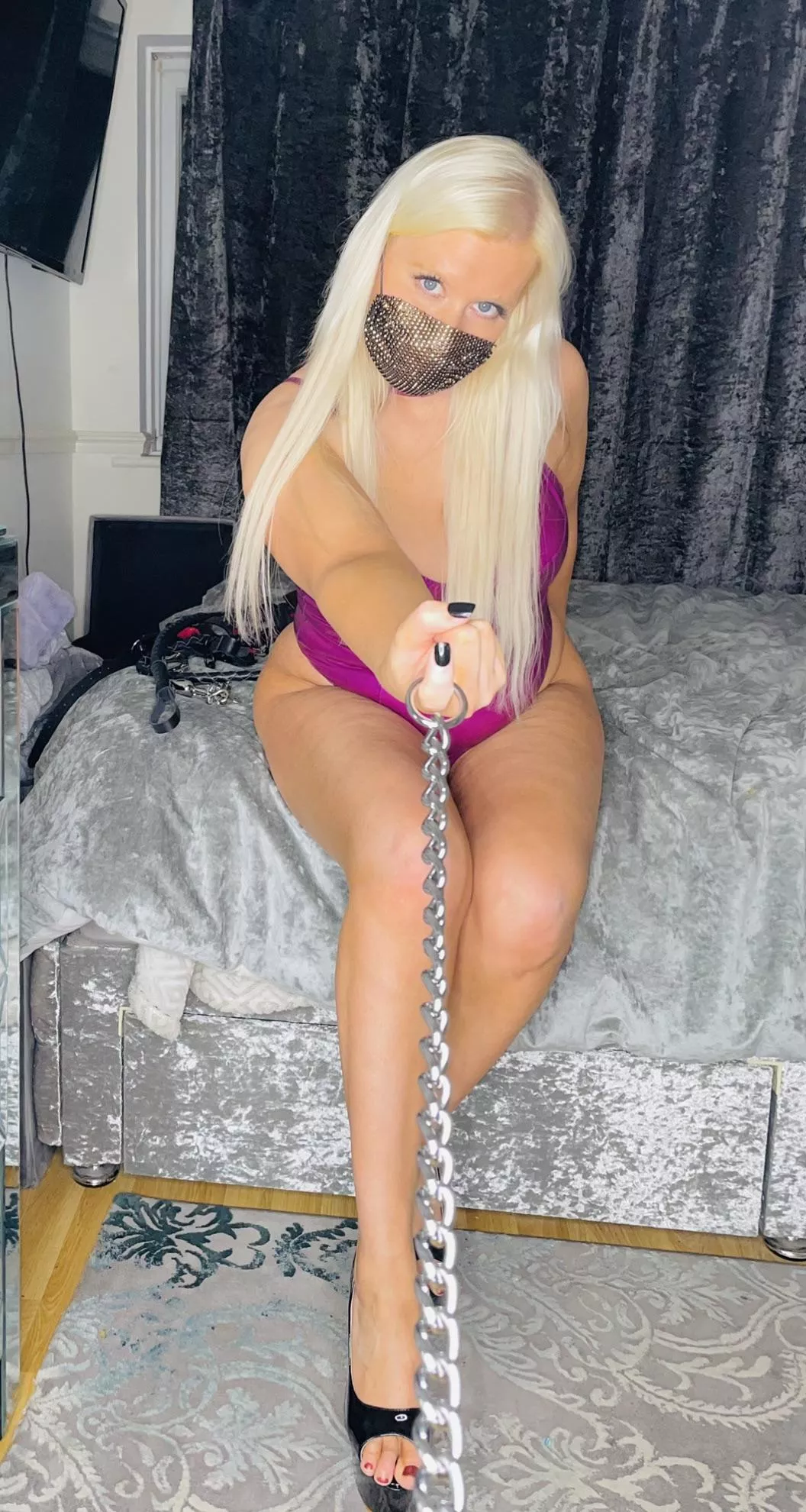 [domme] I know you can’t resist my baby blues my obedient little pet, you’ll do everything I say when you look into my eyes posted by sparkly-and-savage