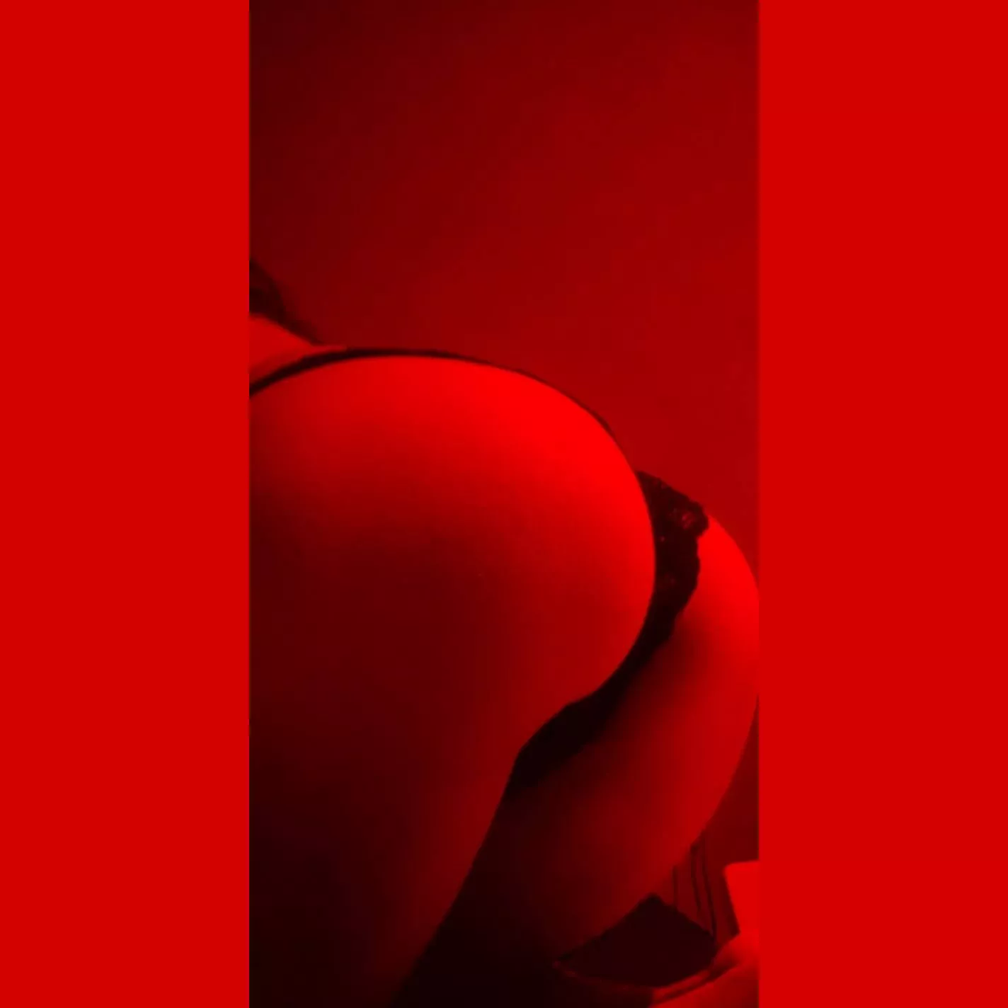 [domme] I won't let you breath putting my cheeks in your sissy face 😈🔥 Do you want to see how is being really humiliated by a Latin Alpha Goddess?? 💅🔓👑 posted by babylatinsativa