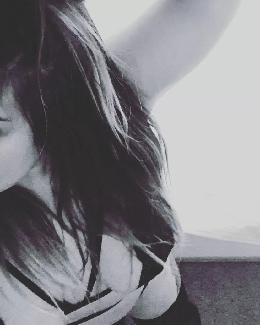 [domme] Locktober with me, will drive you crazy. You’ll love the dark side of my beauty. Come closer, I might bite. posted by kbreakfast91989