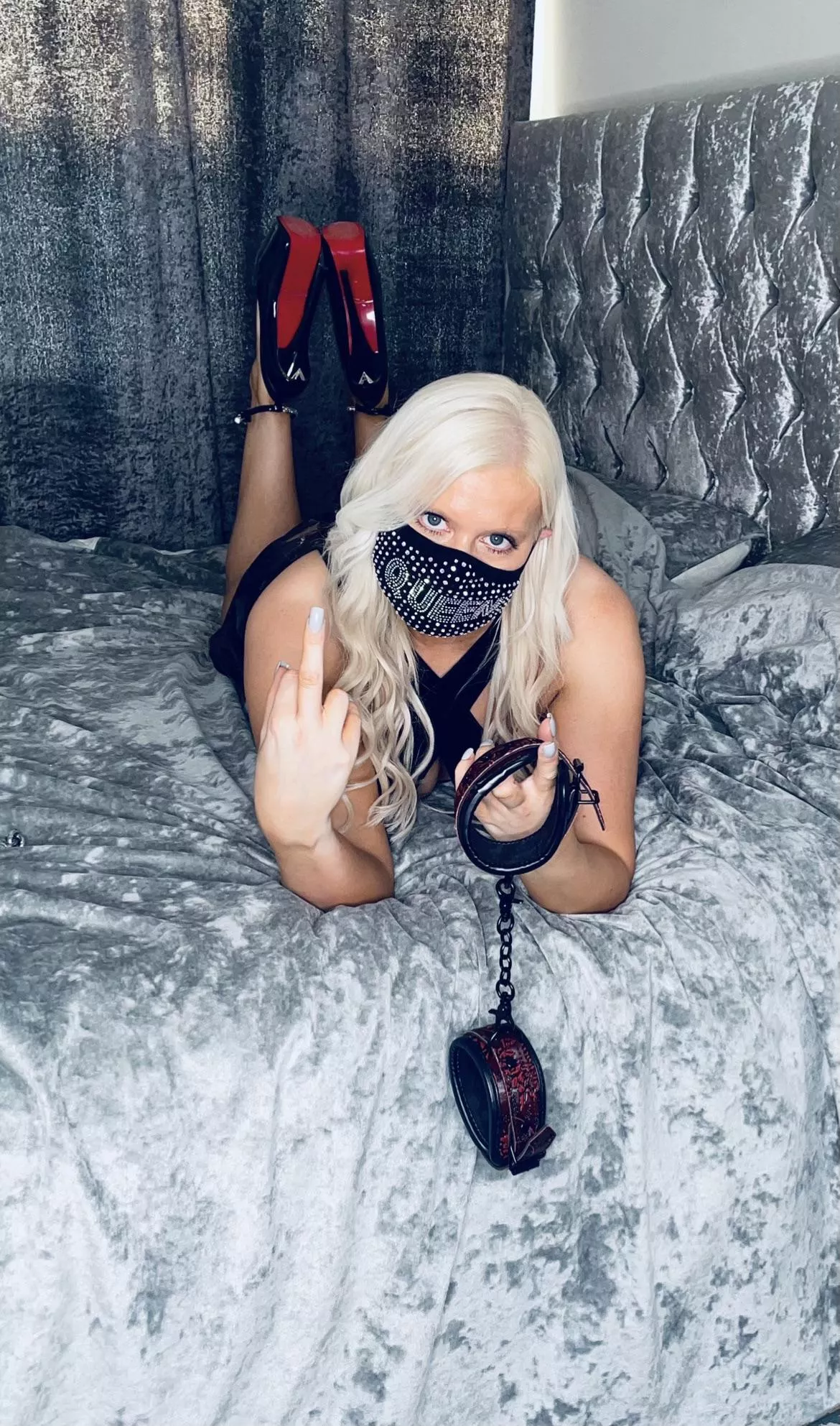 [domme] Suck my sexy heels like a good slut, worshipping me is all you’re good for posted by sparkly-and-savage