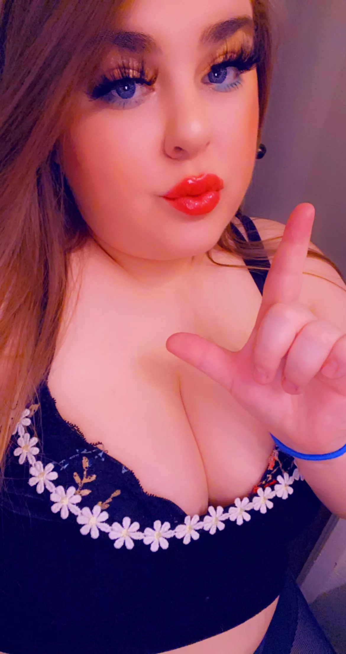 [domme] you losers could never please me 😈 posted by Prinxesskittyfeet