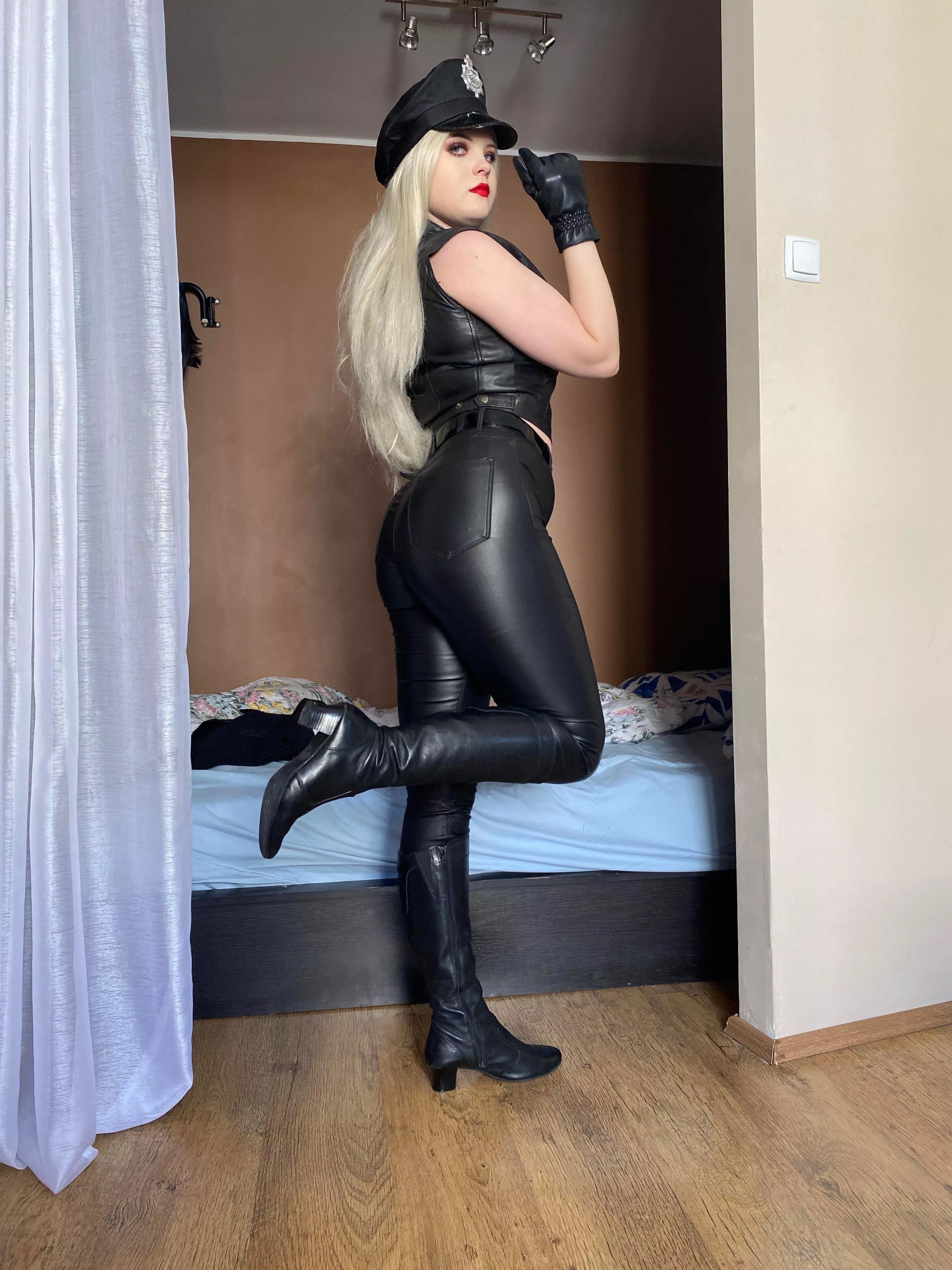 [domme] you will clean my dirty boots after our walk 😈 posted by Navlia