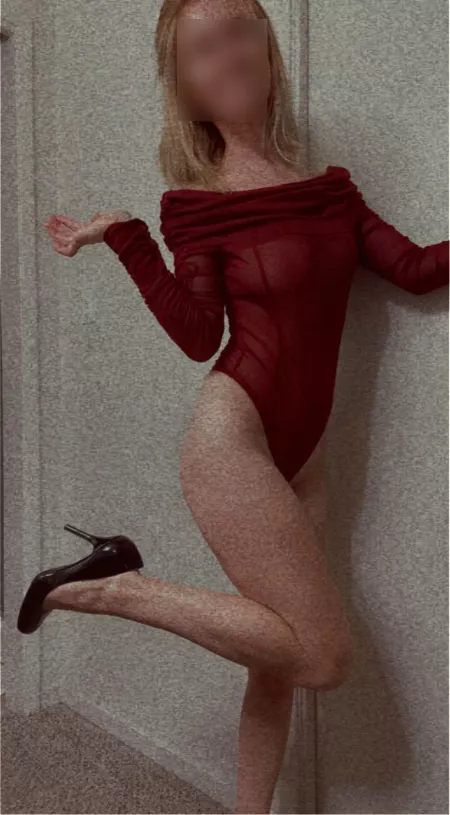 [domme] You’re such a dirty boy. Look at you drooling at my feet. Are my heels making you wet? Don’t you want me to step on your balls? Beg me, you depraved slut. by Mtrs_Snacksized