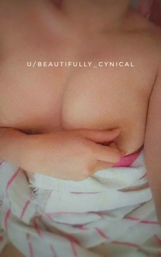 Don't draw the curtains just yet and get back in bed. Come on, it's (F)riday. Another hour longer for cuddles? 💕 posted by Beautifully_Cynical