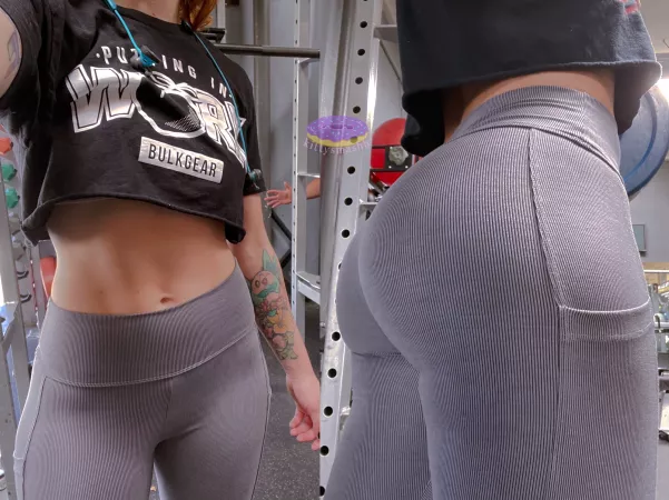 Don’t forget to do your squats ✨ by kittysmashh