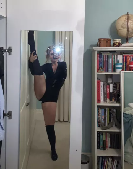 Don't forget to stretch today by Jojo_hoe