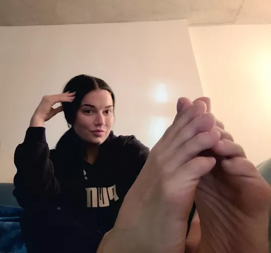 Don’t get to weak😈 by Goddess257