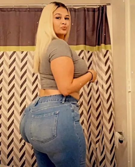 Don't know her name but those Jean's are 👌👌 by [deleted]