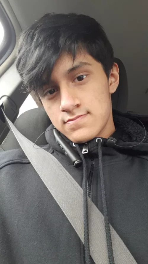 Dont know what good lightening is but hope yall like me 😖 by AlexRam05