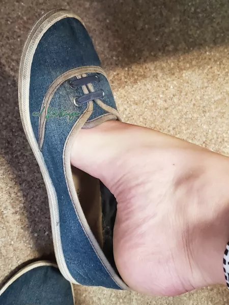 Don't let the clean feet fool ya, there's sand in my flats.. by Kelstayce