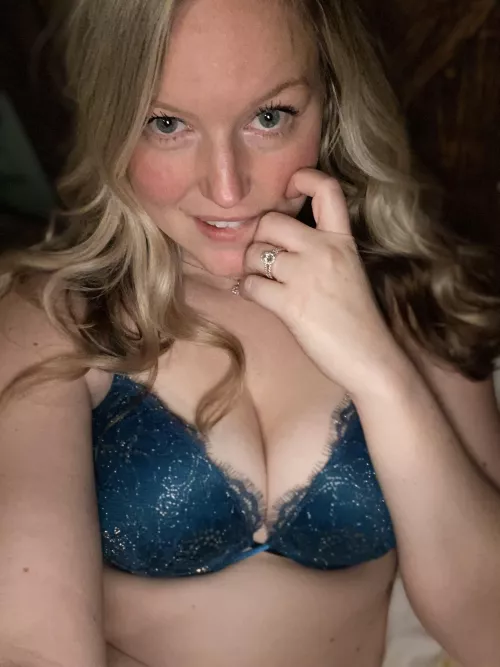 Don’t let the ring fool you. I’m ready to be naughty with you 😏 (28f) by m1lfnextd00r