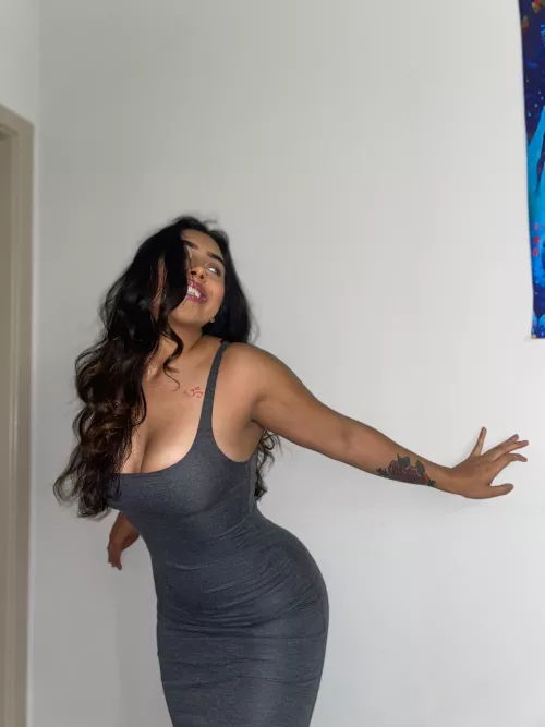 Don’t look at the caption. Look at me by Boomshakhalaka