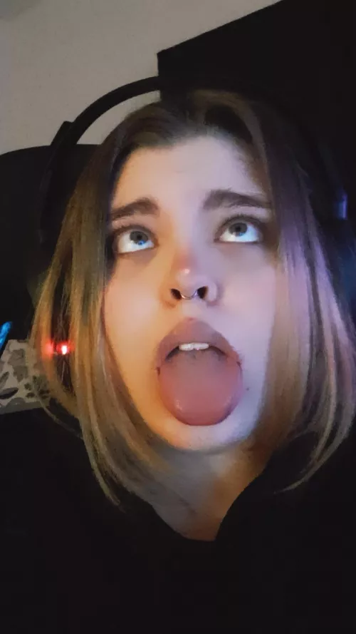 Don’t make me beg.. by IzeySH