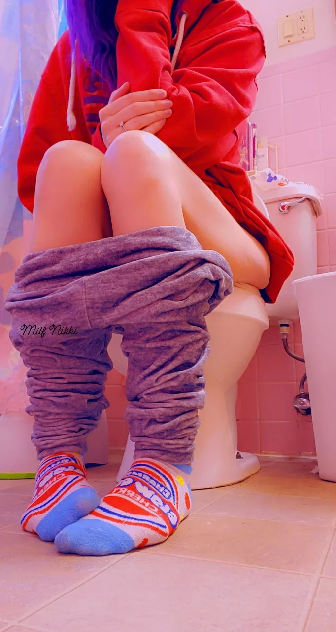 Don't mind me... just having my daily doo! posted by MilfNikki