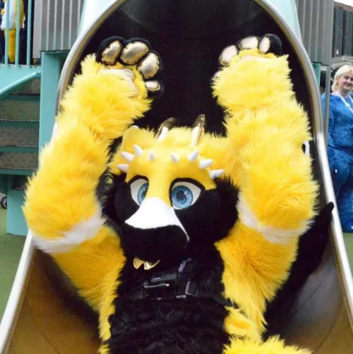 Don't mind me just 'sliding' onto your feed. by HazardTheDutchAD