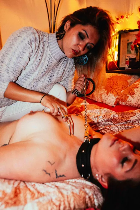 Don't move, or it's going to hurt more 😏 by mariamischievous