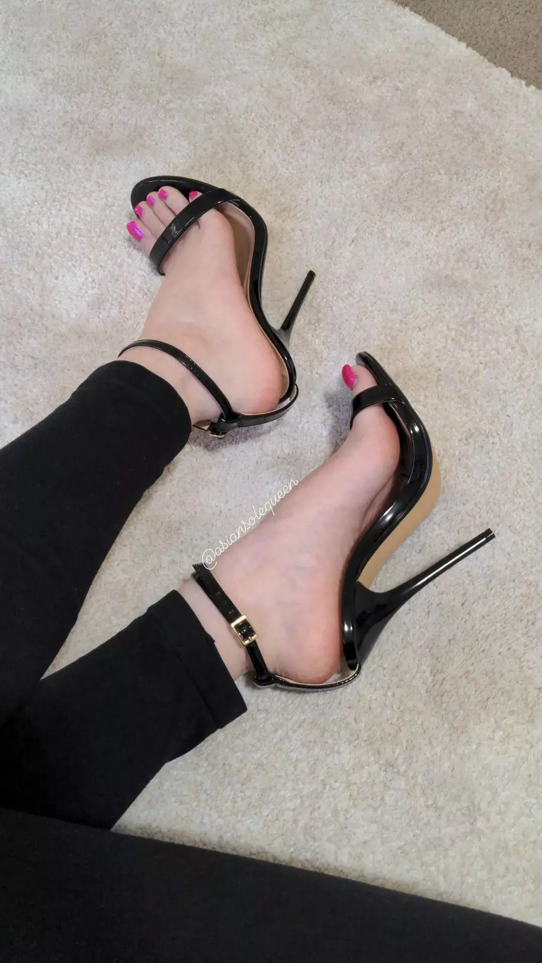 Don't my feet look perfect in heels? 🥰 posted by asiansolequeen