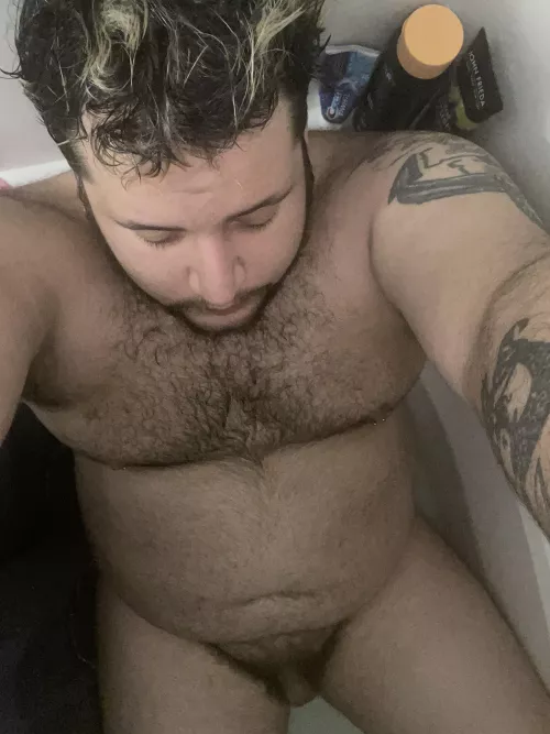 Don’t really fit in this tub 🤷‍♂️ by Nando865