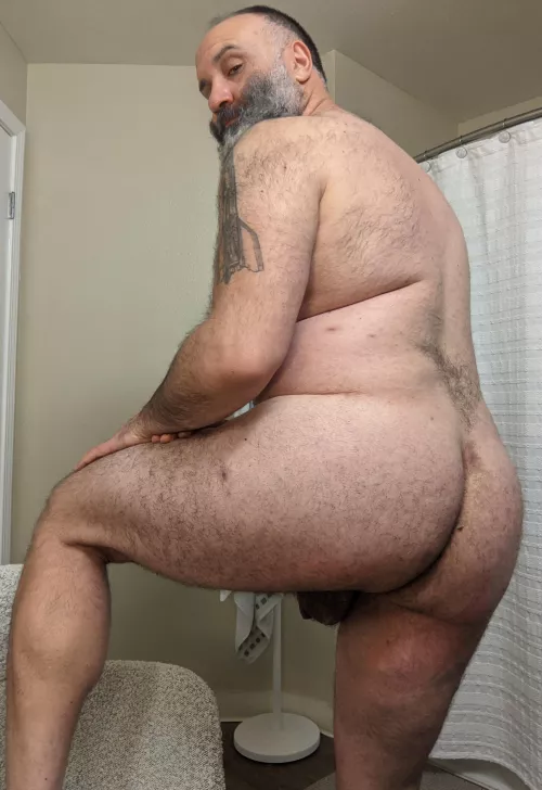 Don't see too many daddy backsides on this sub by tucotorresx