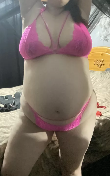Don’t think this is gonna fit much longer 😛 by bbwdevil