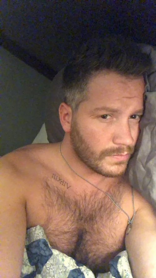 Don’t wanna get out of bed…TGIF I guess! Good Morning from the West Coast😜 by MidwestMess87