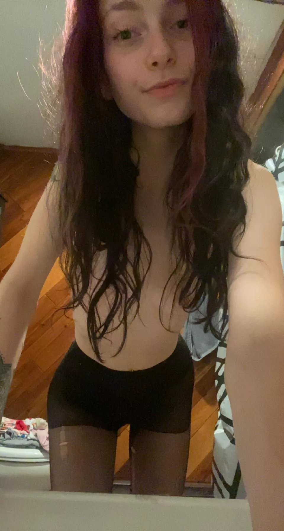 Don’t you love petite girls in tights 🥵 posted by Princess_sunny57