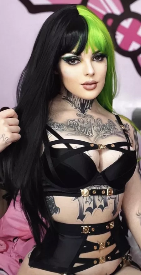 Don’t you wish I was yours 💚 by inkxbbyx