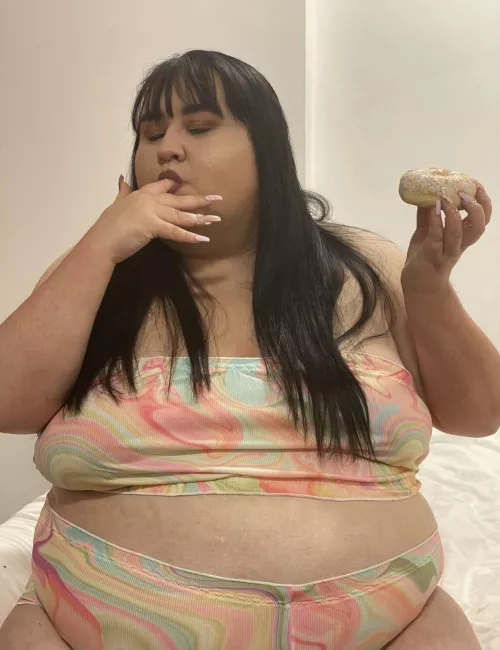 Donuts are my favourite 🍩 by VanessaRaexx