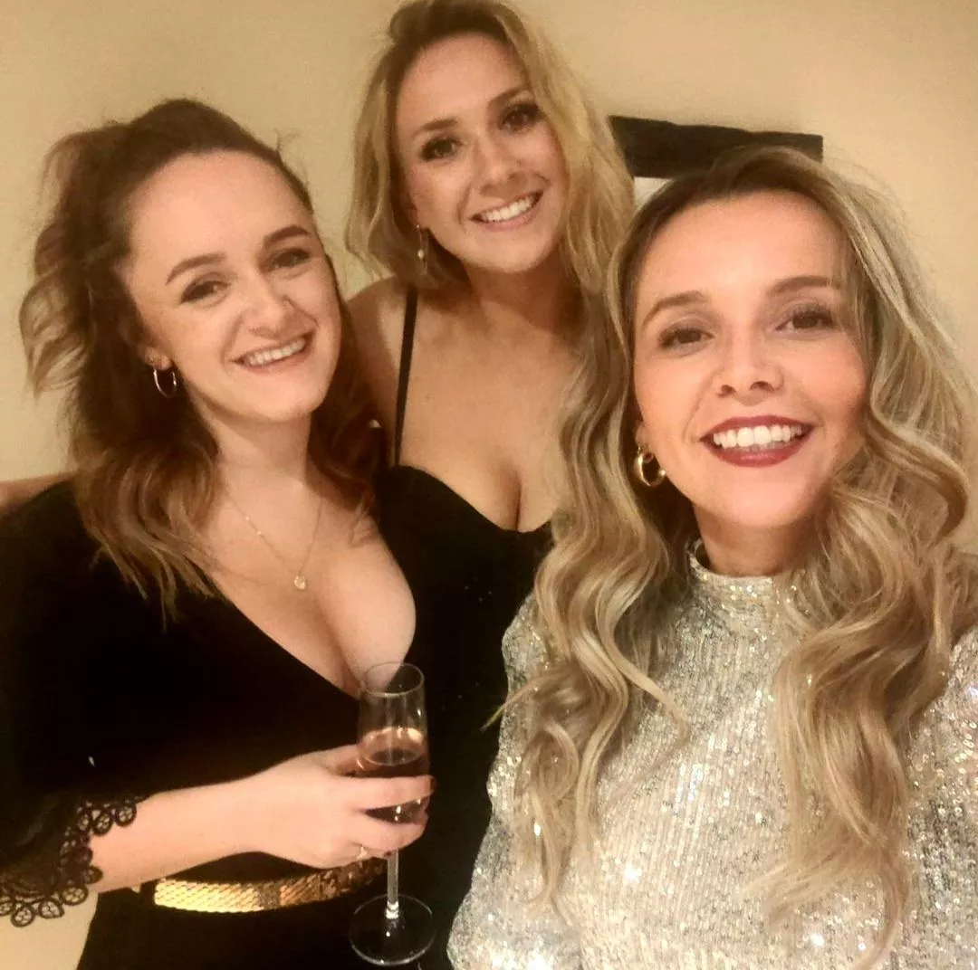 Dressed up and no-one to fuck posted by BigFan2022