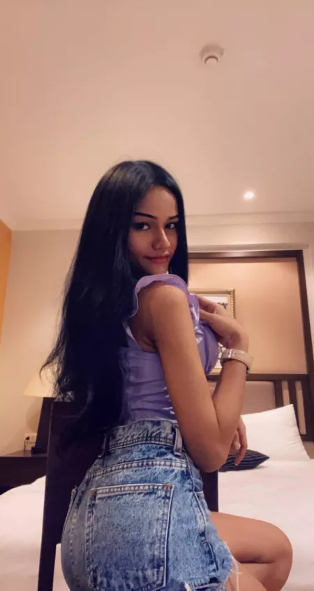 Dressed up for you ☺️ feel lonely.. DMs open by sofia_vic