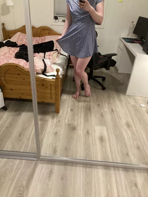 Dresses are really not my thing… but someone asked for it so here I goo ^w^ by Erika071001