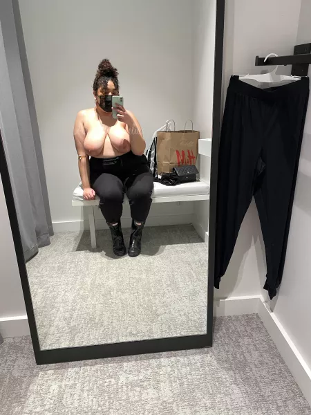 Dressing room flash 🥰 by AmorousAngelica