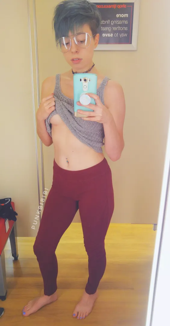 Dressing room fun posted by PunkBiBiBi