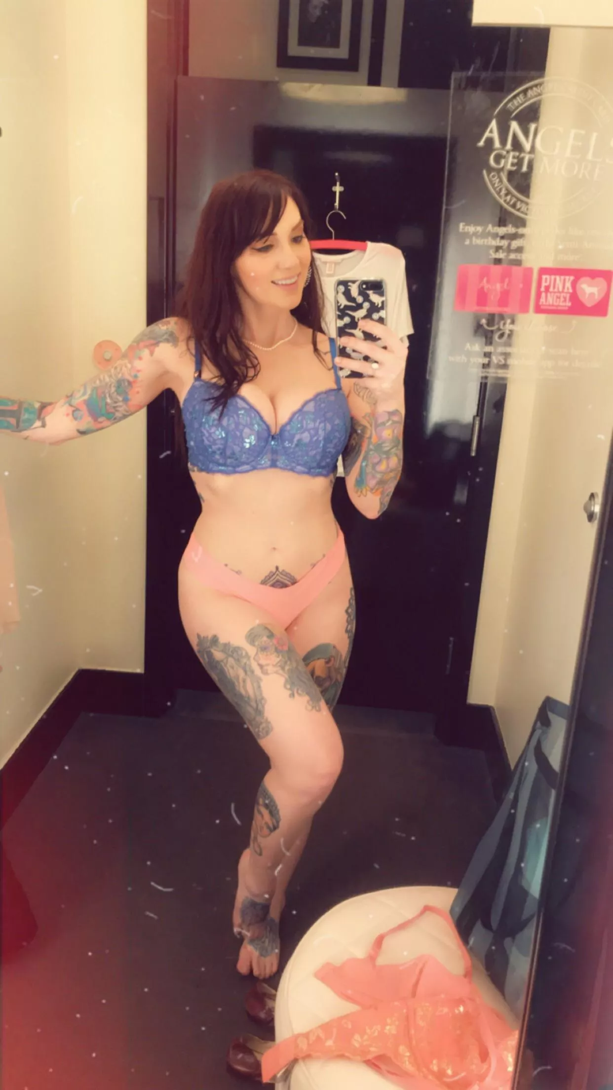 Dressing room selfie 😜 posted by ericafett