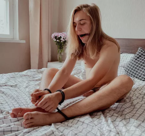 Droopy and helpless by ofhumanbndg