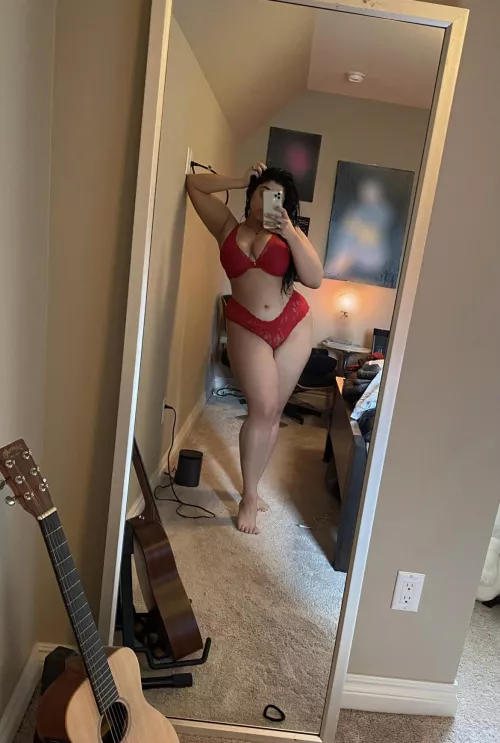 Drop an emoji if you wanna dm ❤️ by Eastern-Air594