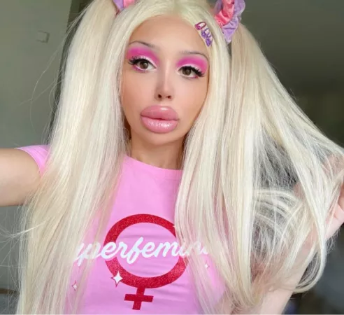 Dumb Dolly by bottomoftherivers