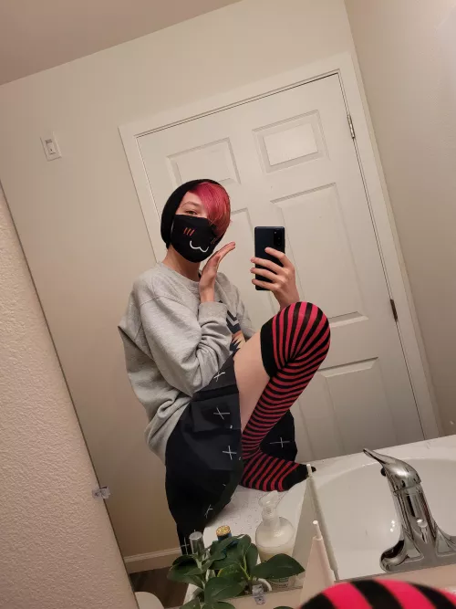 Dyed my hair to match my outfit uwu by Lazii_Knight