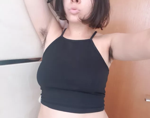 each day my pits hair getting is longer and longer, and i love it!!🤘❤ by _belladonna__