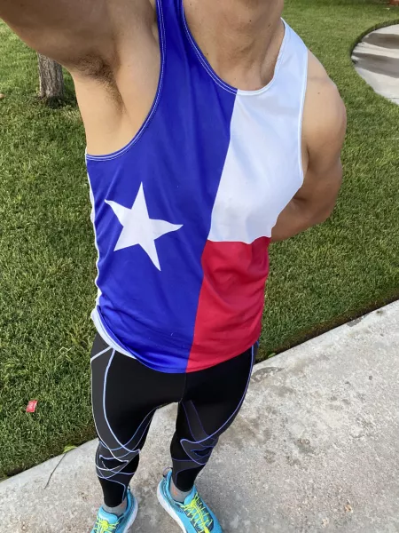 Easy 10 miles this morning. CWX tights with white team-approved jockstrap underneath by CoachTJTeam