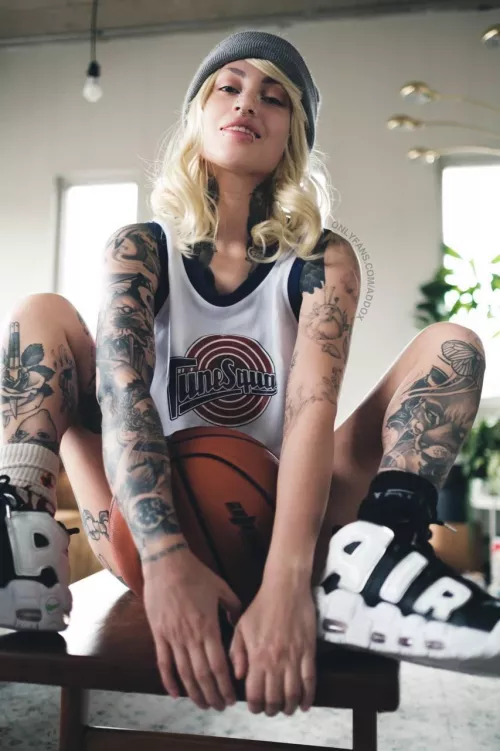 Eat me out when I dunk over you hehe by Raquel_fg