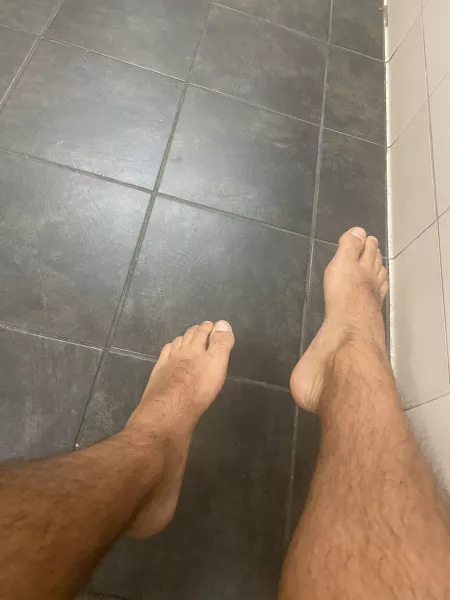 eat the rich and worship my feet!! by teevsound