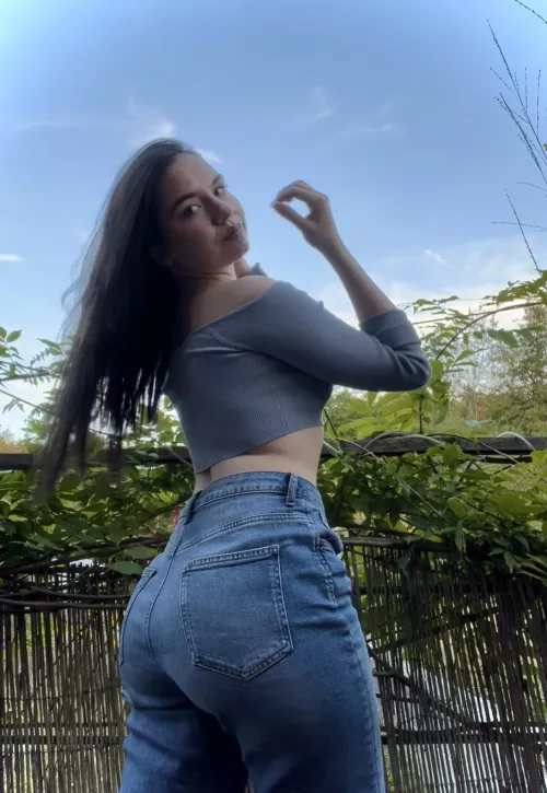 Eat this juicy ass by Inevitable_Ad7039